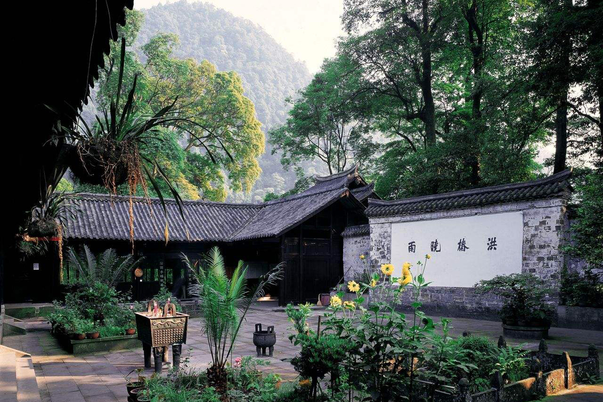 Mount Emei Accommodations