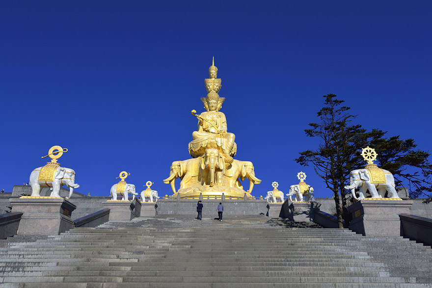 Emeishan (Mount Emei) Eco-bus