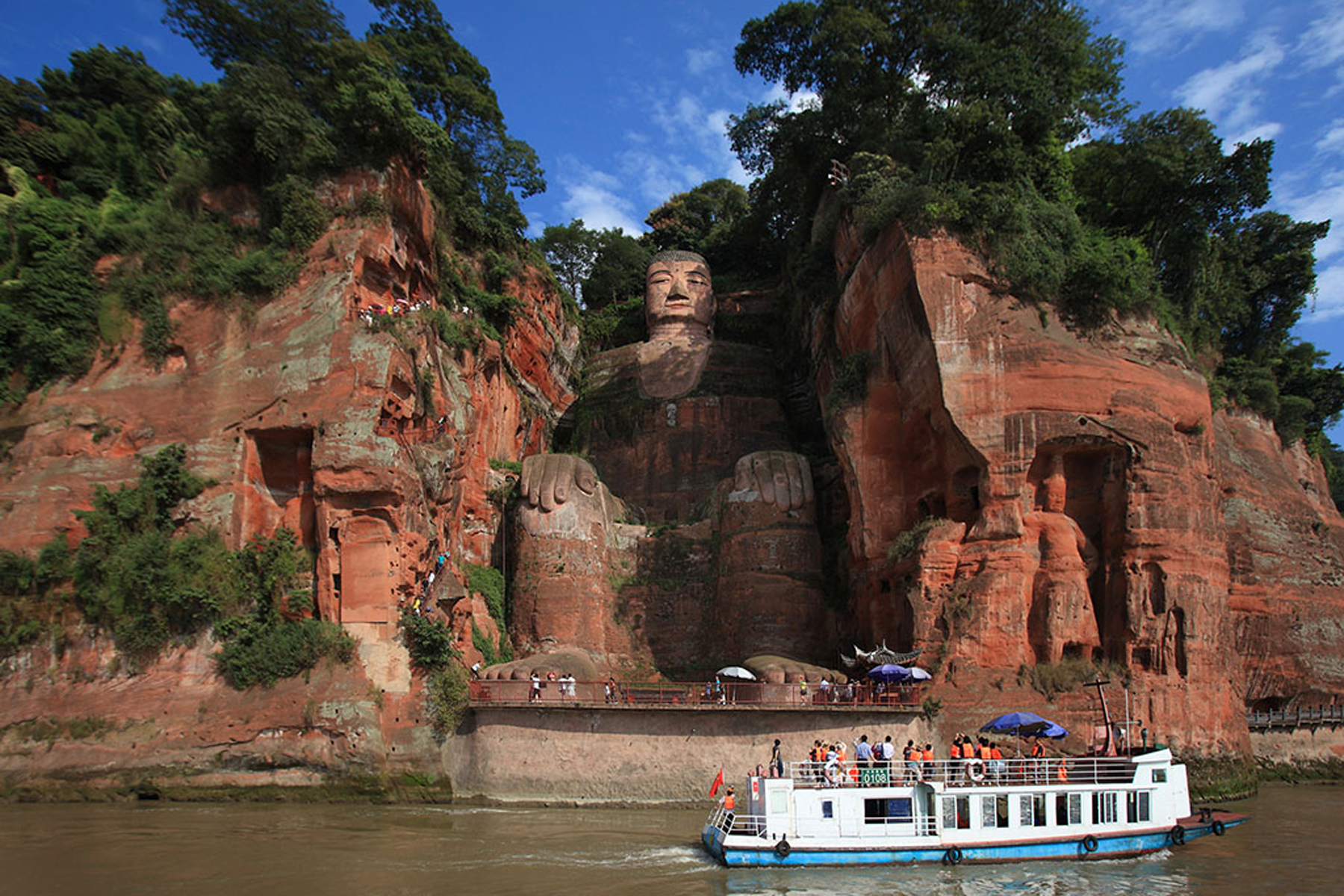 Leshan Buddha + Huanglongxi 1 Day Tour 