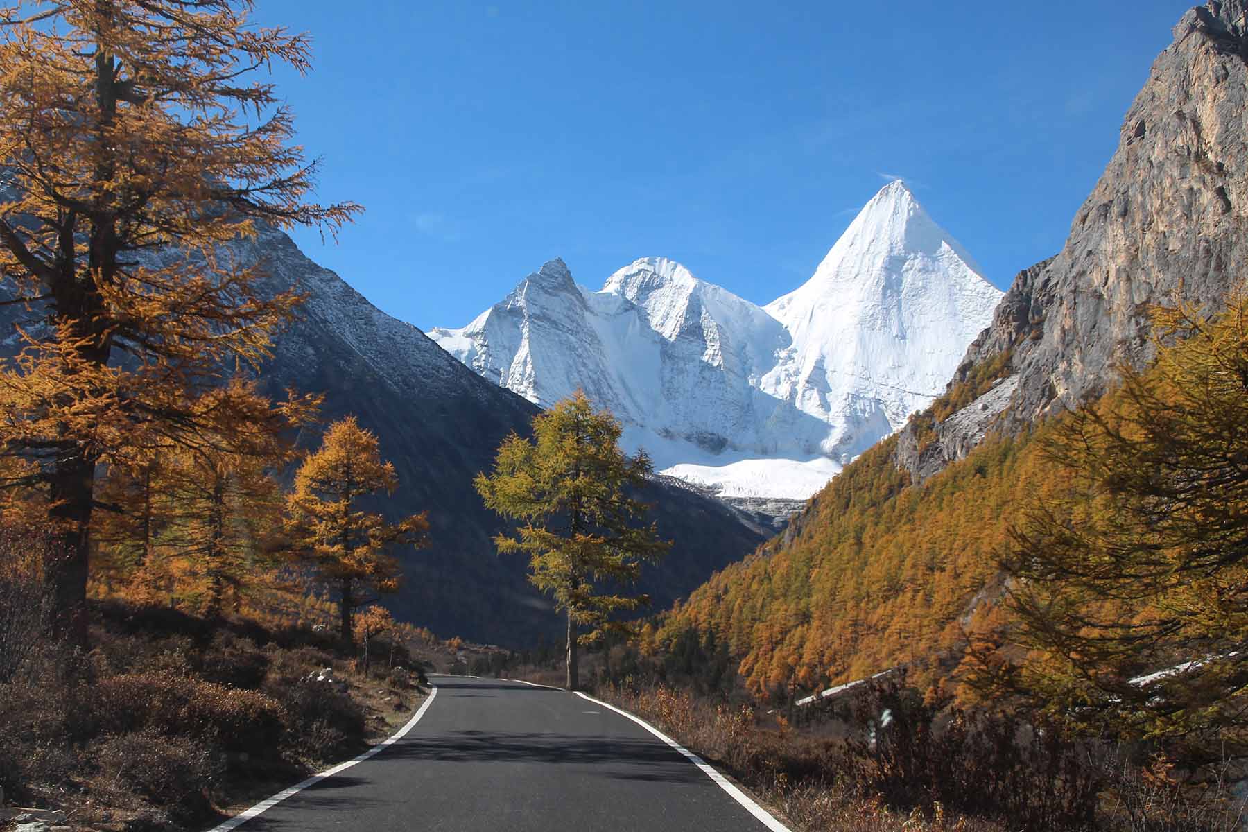 Daocheng Yading Hiking and Photo Tour - 8 Days