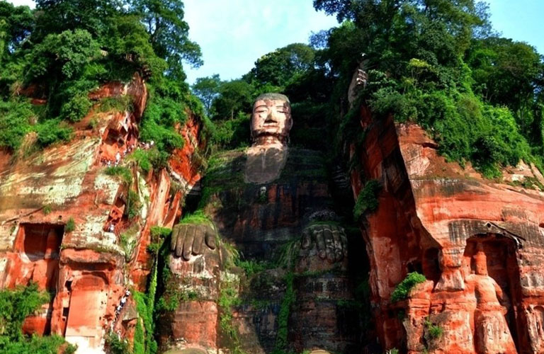 Leshan Buddha and Giant Panda Tour