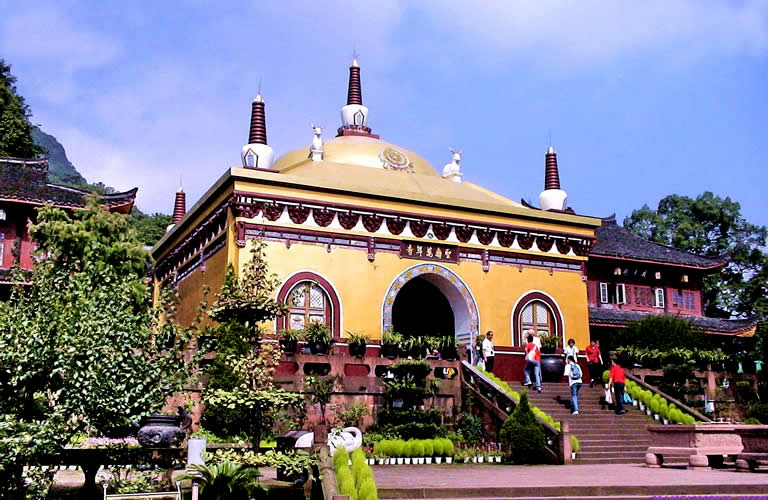 Mount Emei Hiking Tour