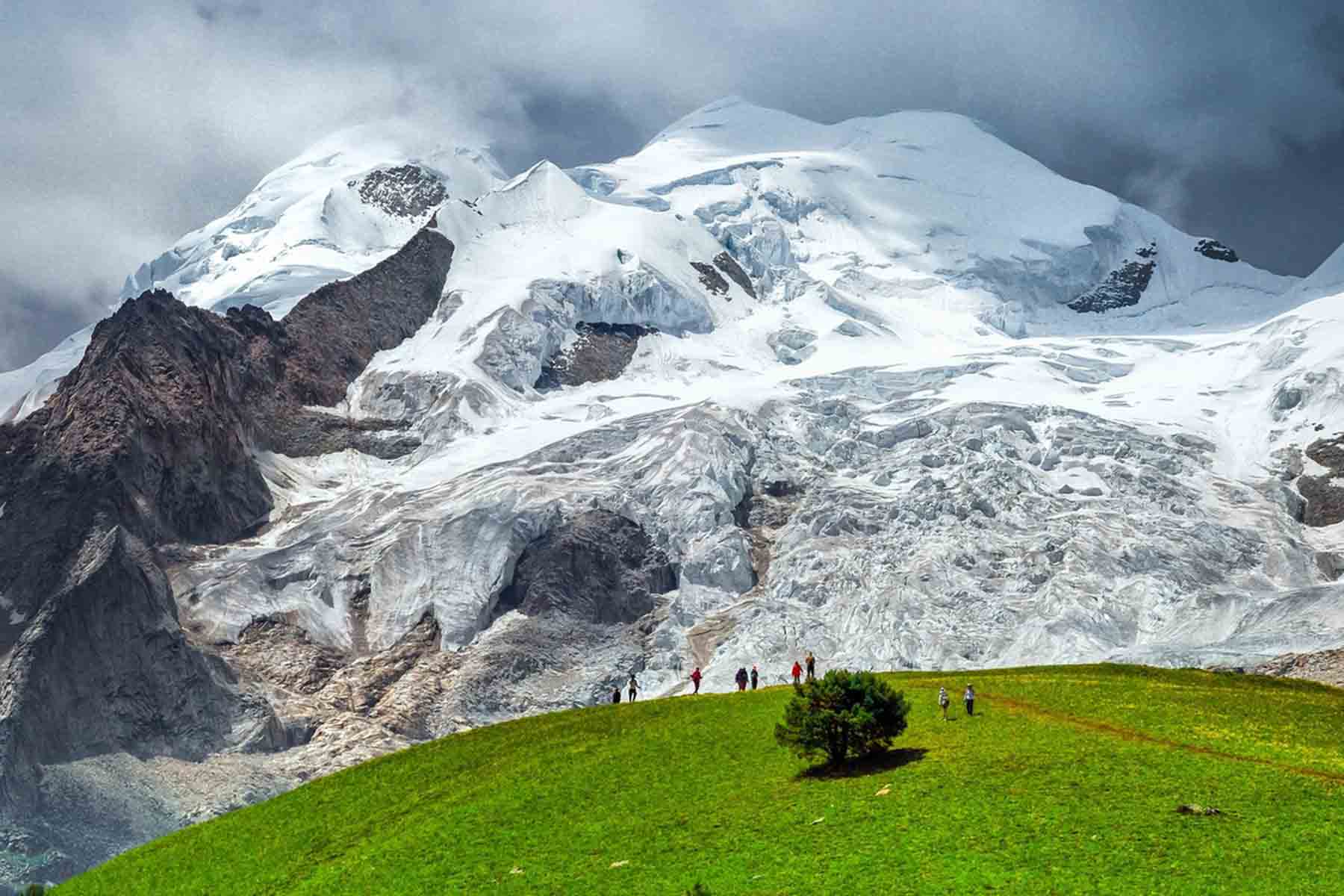 Genyen Lodge-based Hiking Tour - 7 Days